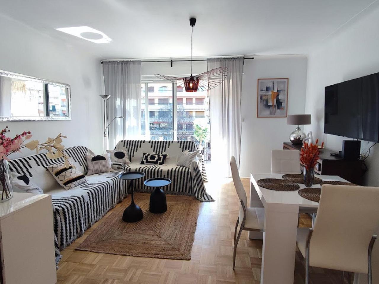 Cosy Vertigo Behind The Martinez Appartamento *